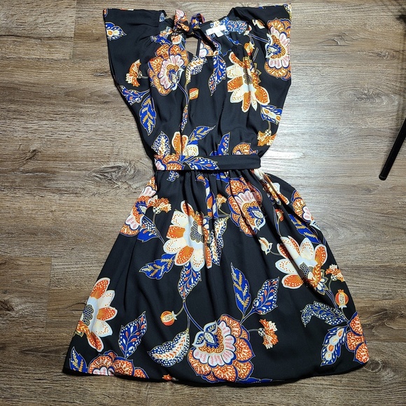 LC Lauren Conrad Dresses & Skirts - Lauren Conrad Black Floral Boho Mini Dress XS‎ Sleeveless Tie Neck Keyhole Waist